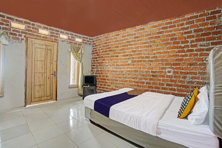 Room 9 of 28