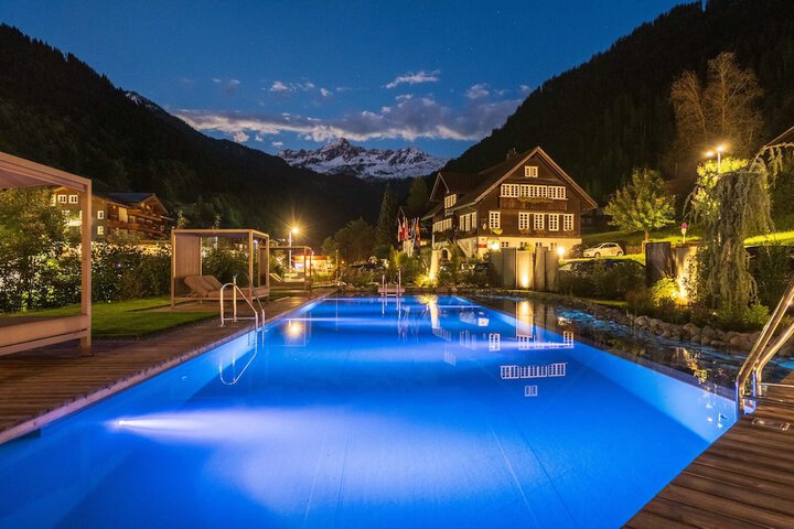 Pool 47 of 75