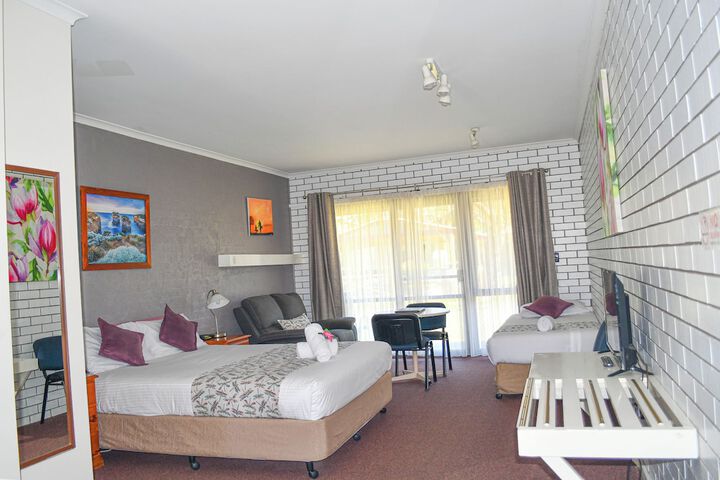 Room 32 of 99