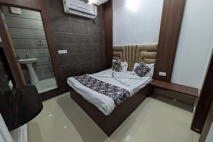 Room 15 of 30