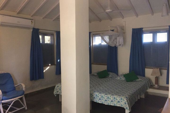 Room 44 of 233