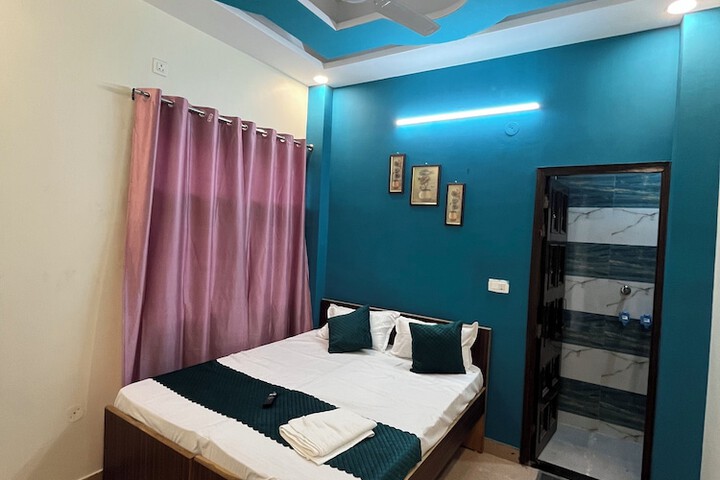 Room 8 of 14
