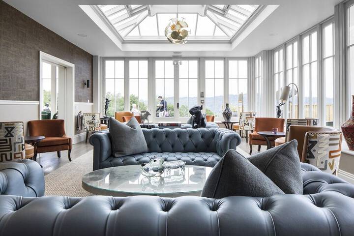 Lounge 90 of 124