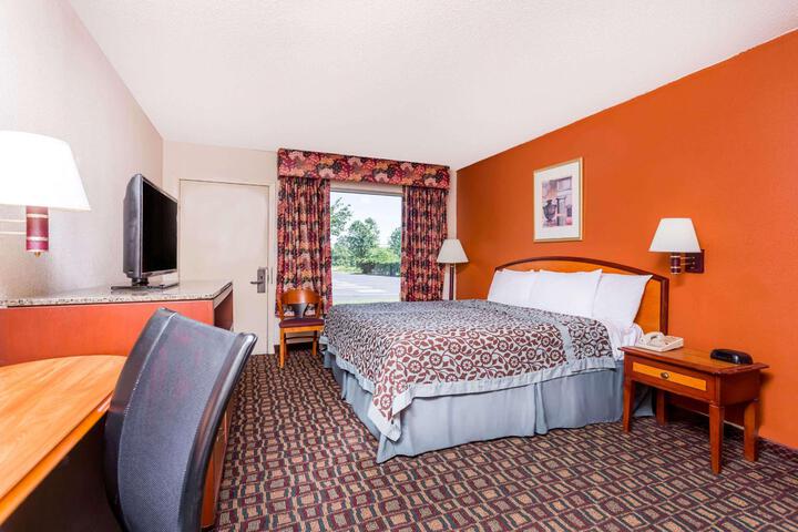 1 King Bed (5 of 13)