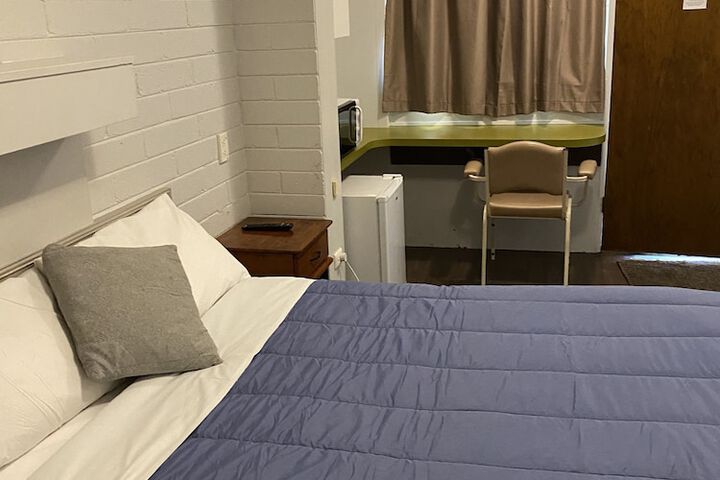 Room 9 of 50