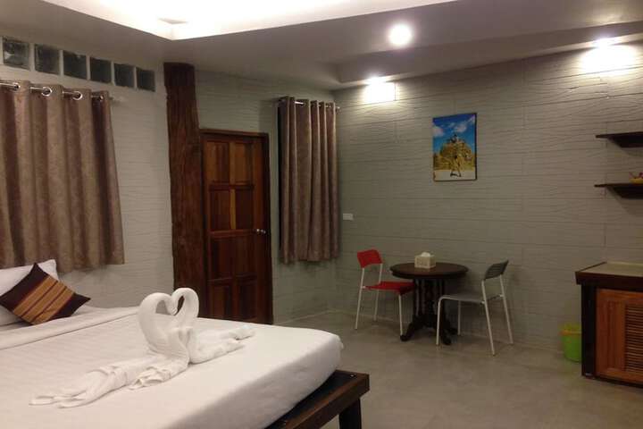 Room 12 of 34