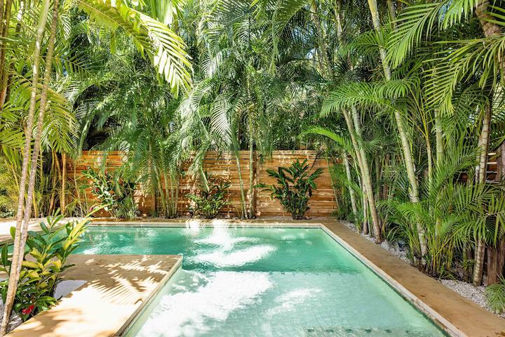 Hotel Pool