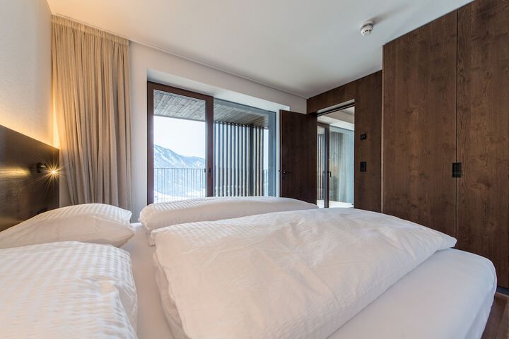 Room 15 of 106