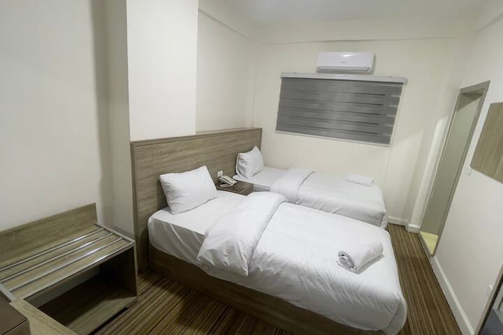Room 9 of 29
