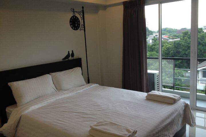 Room 9 of 42