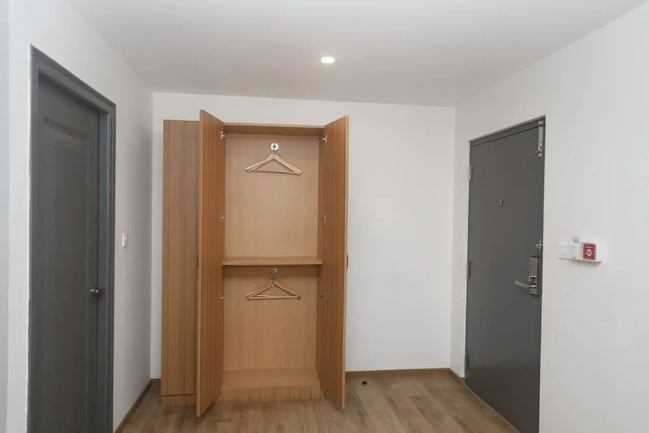 Room 12 of 27