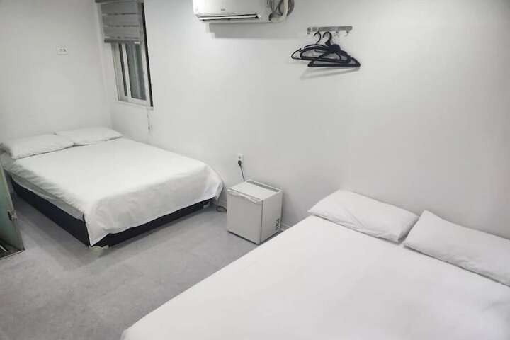 Room 25 of 44