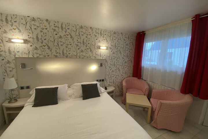 Room 28 of 93