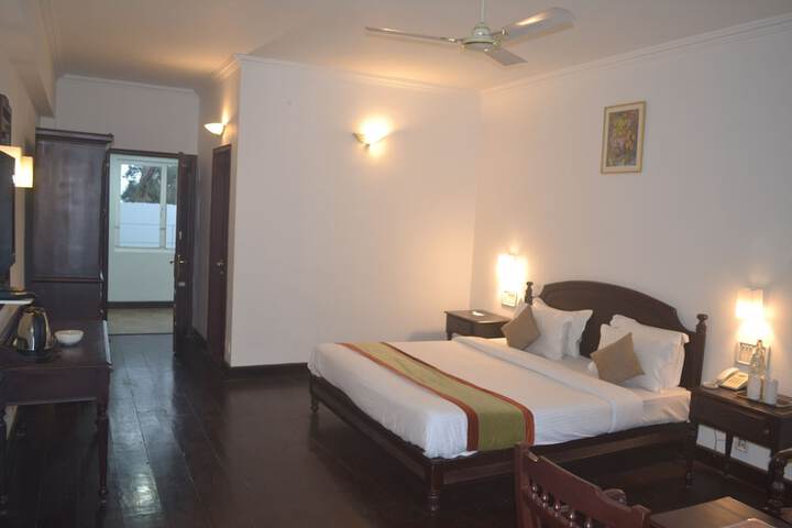 Room 5 of 33