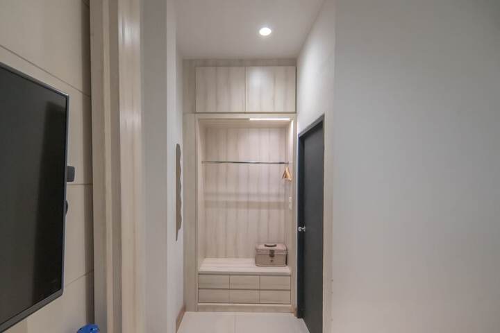 Room 30 of 194