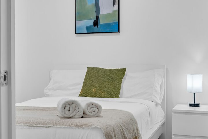 Room 6 of 33