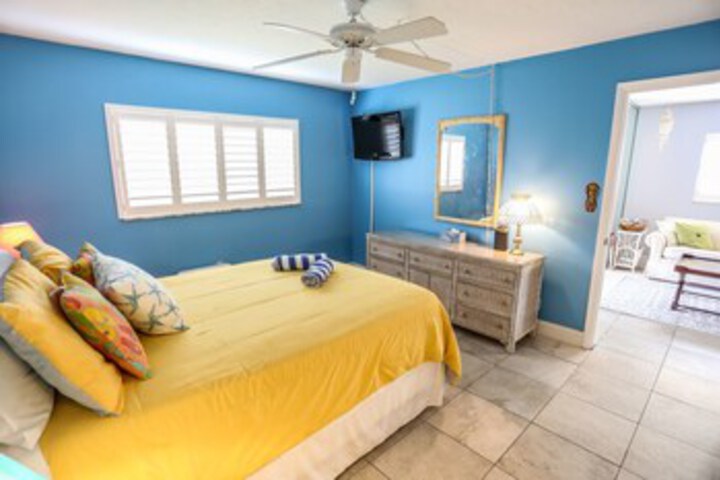 Room 10 of 14