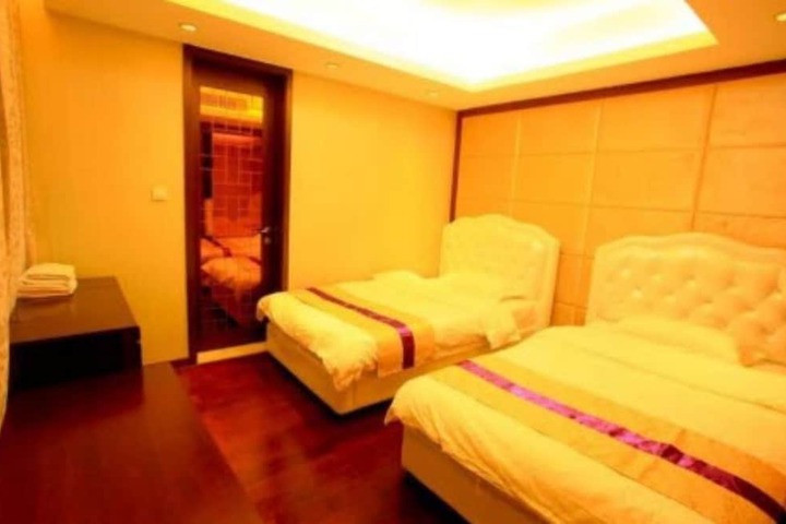 Room 2 of 9