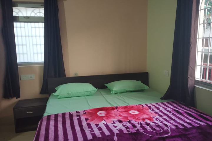 Room 4 of 8
