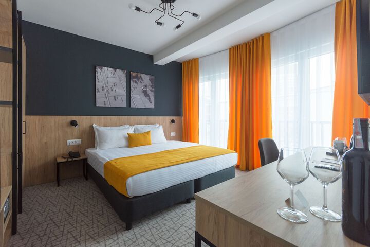 Room 4 of 34