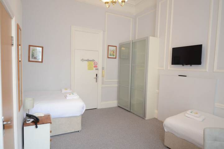 Room 211 of 371