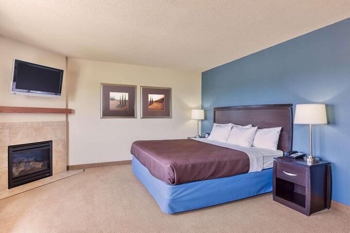 1 King Bed (3 of 30)