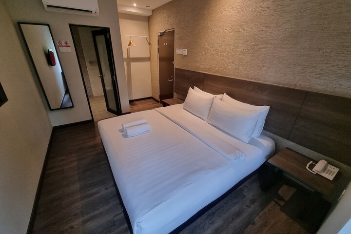 Room 93 of 138