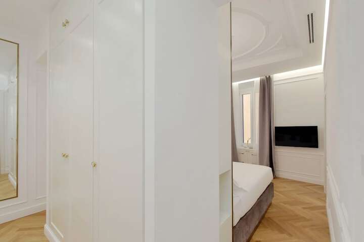 Room 17 of 31