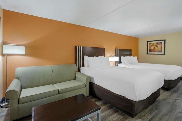 2 Queen Beds (8 of 24)