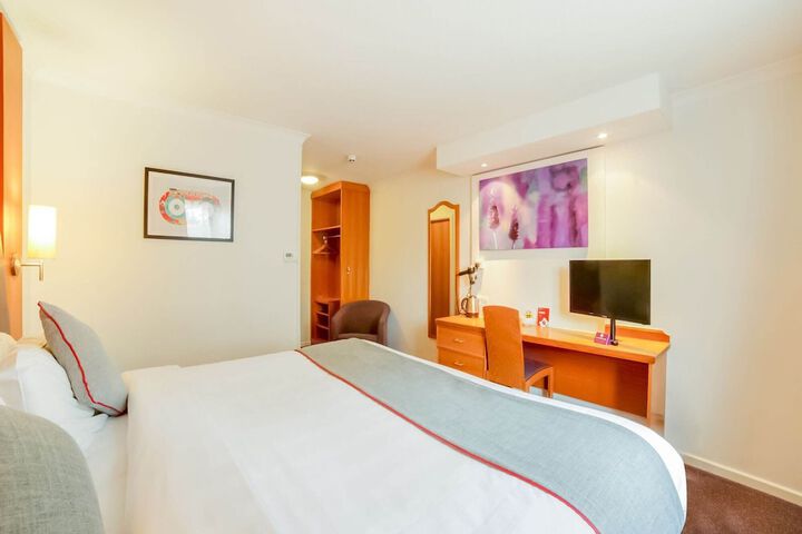 Room 43 of 68