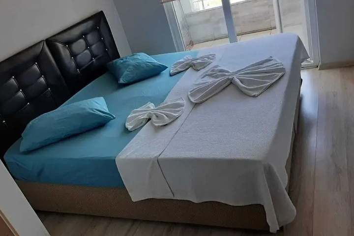 Room 2 of 8