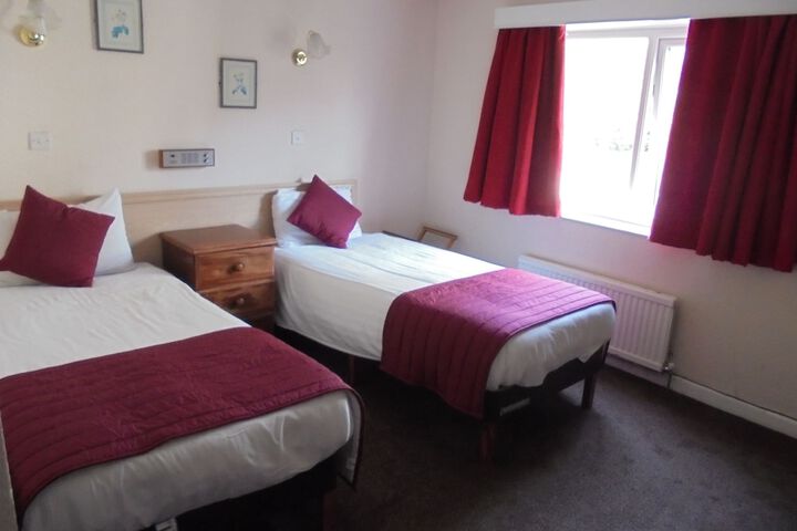 Room 6 of 42