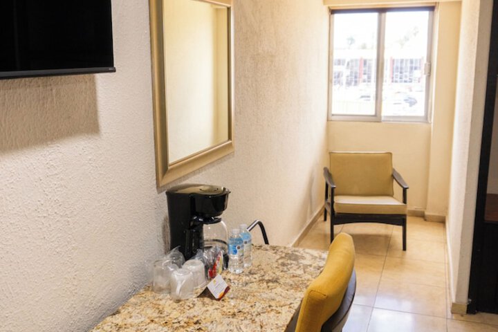 Room 33 of 106