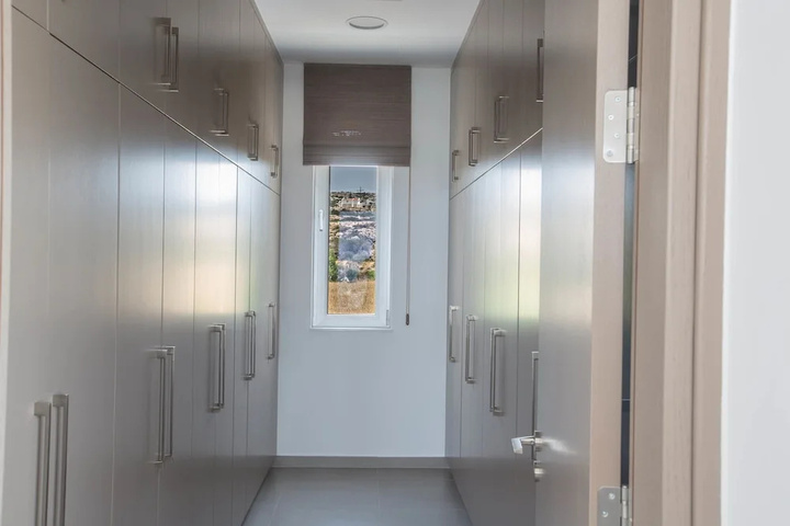 Room 11 of 21