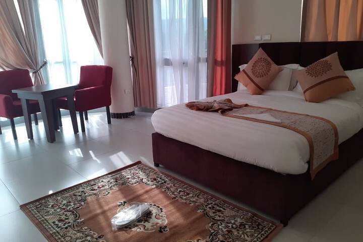 Room 5 of 8