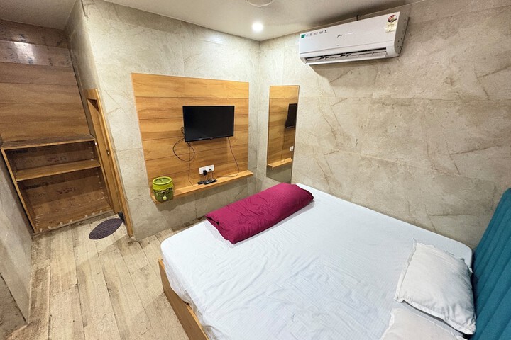 Room 2 of 7