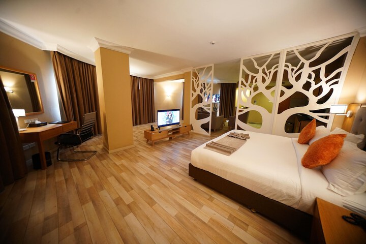 Room 50 of 163