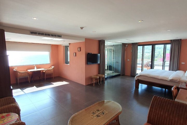 Room 33 of 100