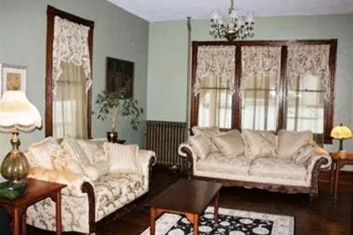 Room 4 of 14