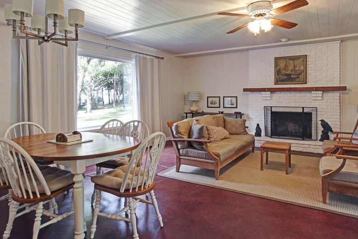 Room 9 of 22