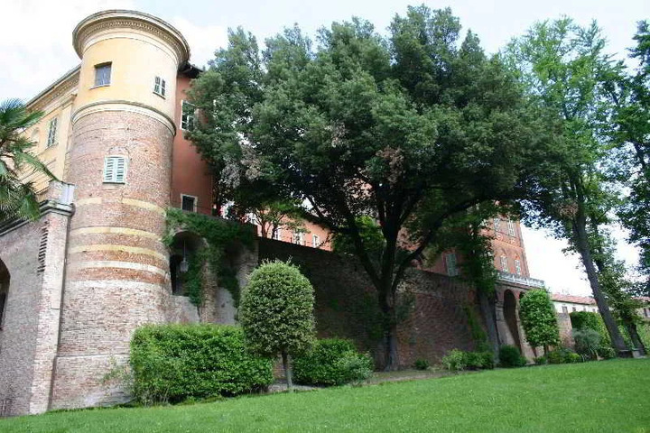 IL CASTELLO DI UVIGLIE