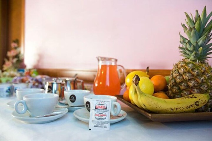 Breakfast/Coffee Service 14 of 19