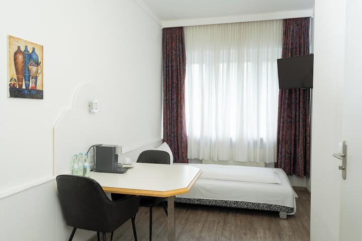 Room 12 of 20