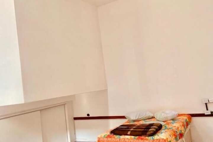 Room 5 of 6