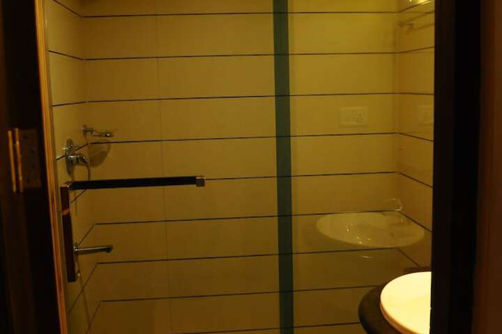 Room 15 of 33