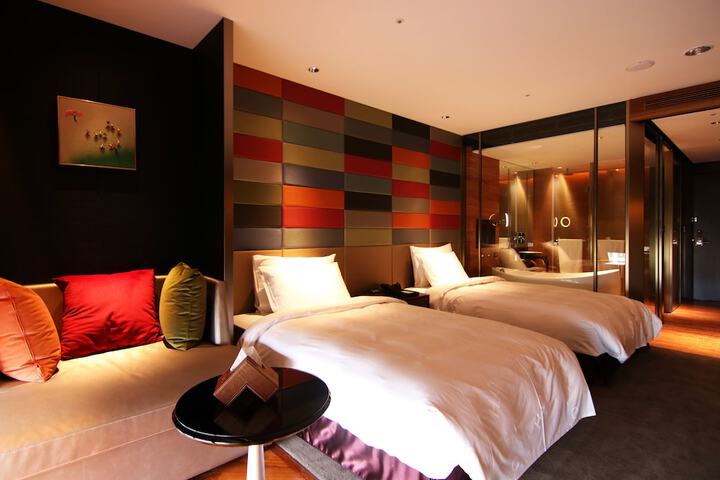 Room 5 of 49