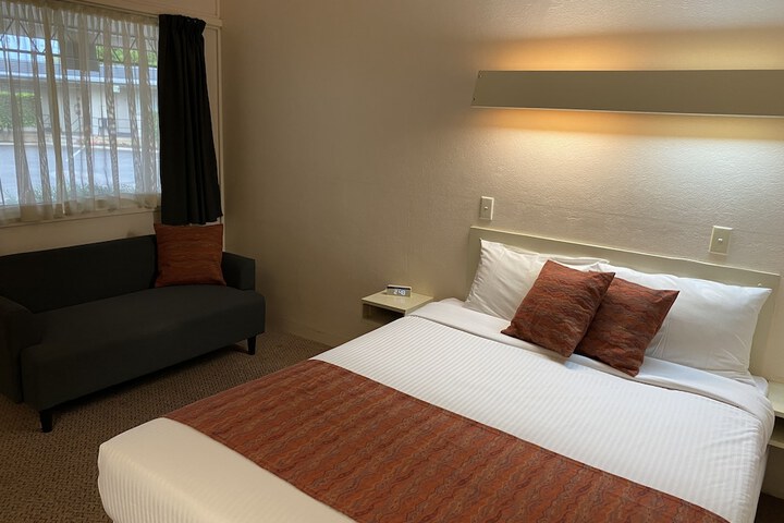 Room 4 of 34