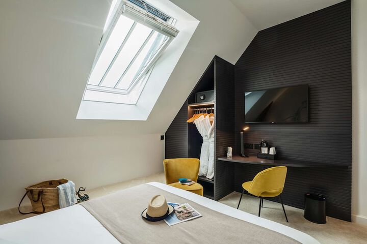 Room 9 of 40