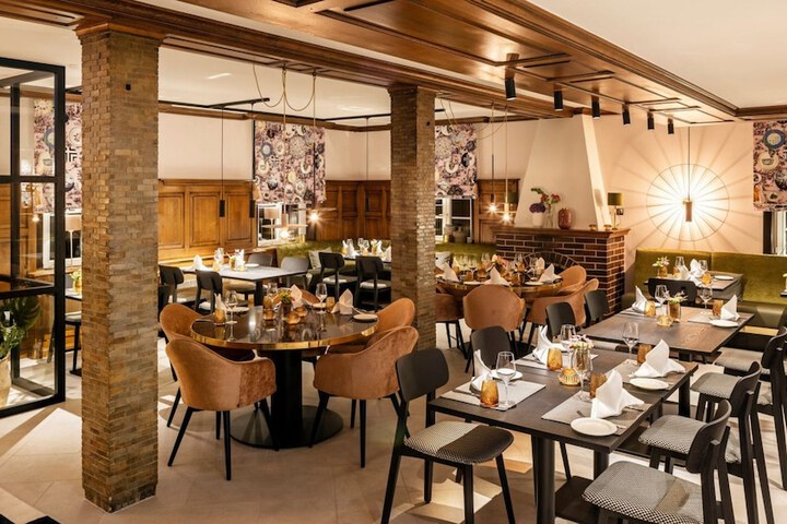 Dining 56 of 131