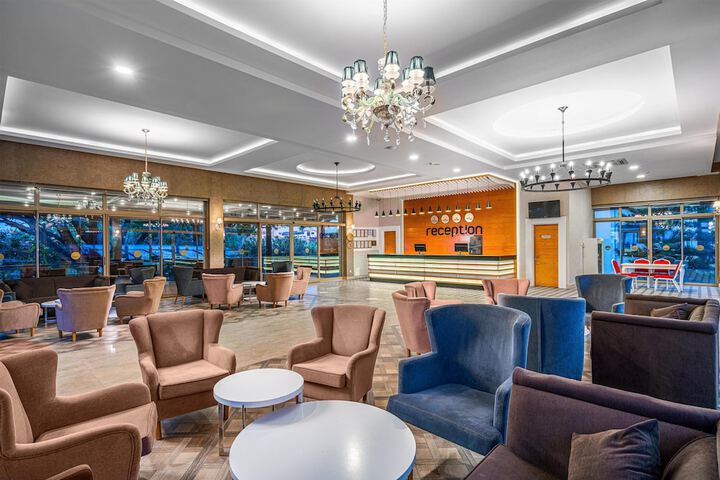 Entrance & Lobby